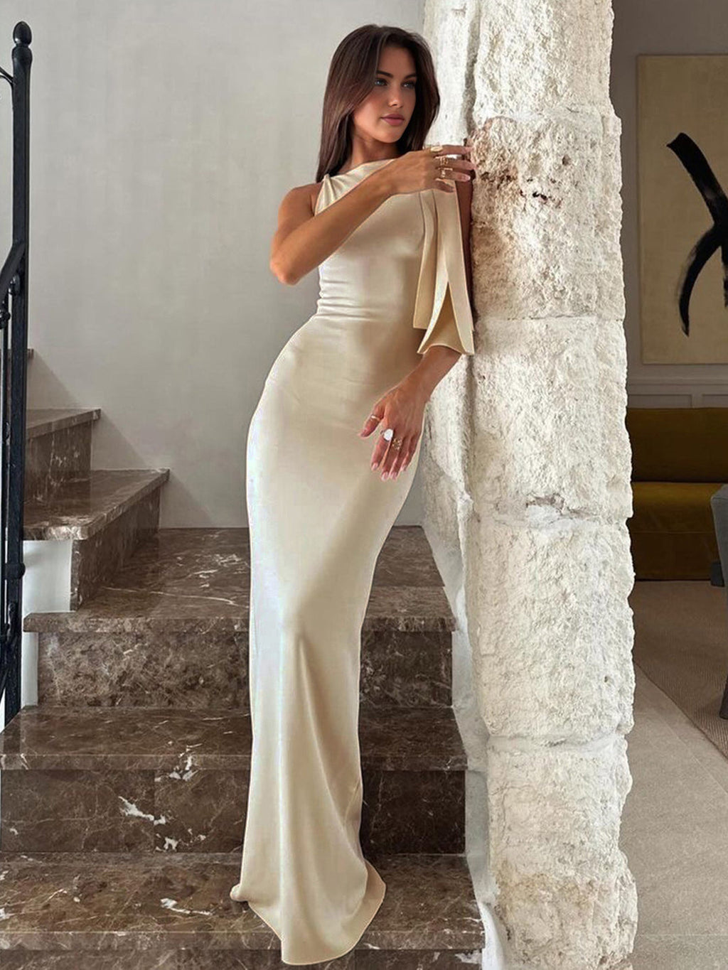 Rochie lungă fără mâneci, cu detaliu înnodat elegant